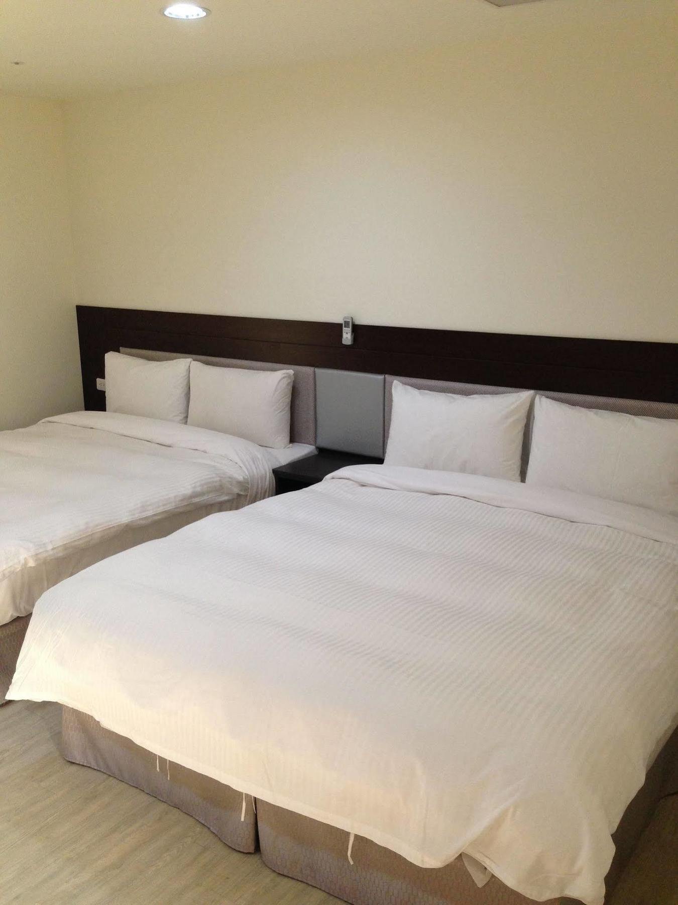 Big Bear Hotel Гаосюн Экстерьер фото